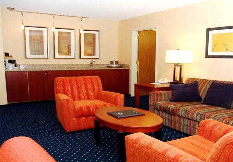 Courtyard By Marriott Portland Tigard Hotel Exterior photo