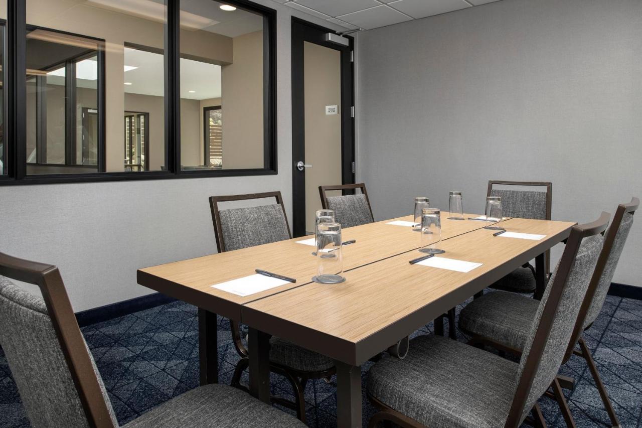 Courtyard By Marriott Portland Tigard Hotel Exterior photo
