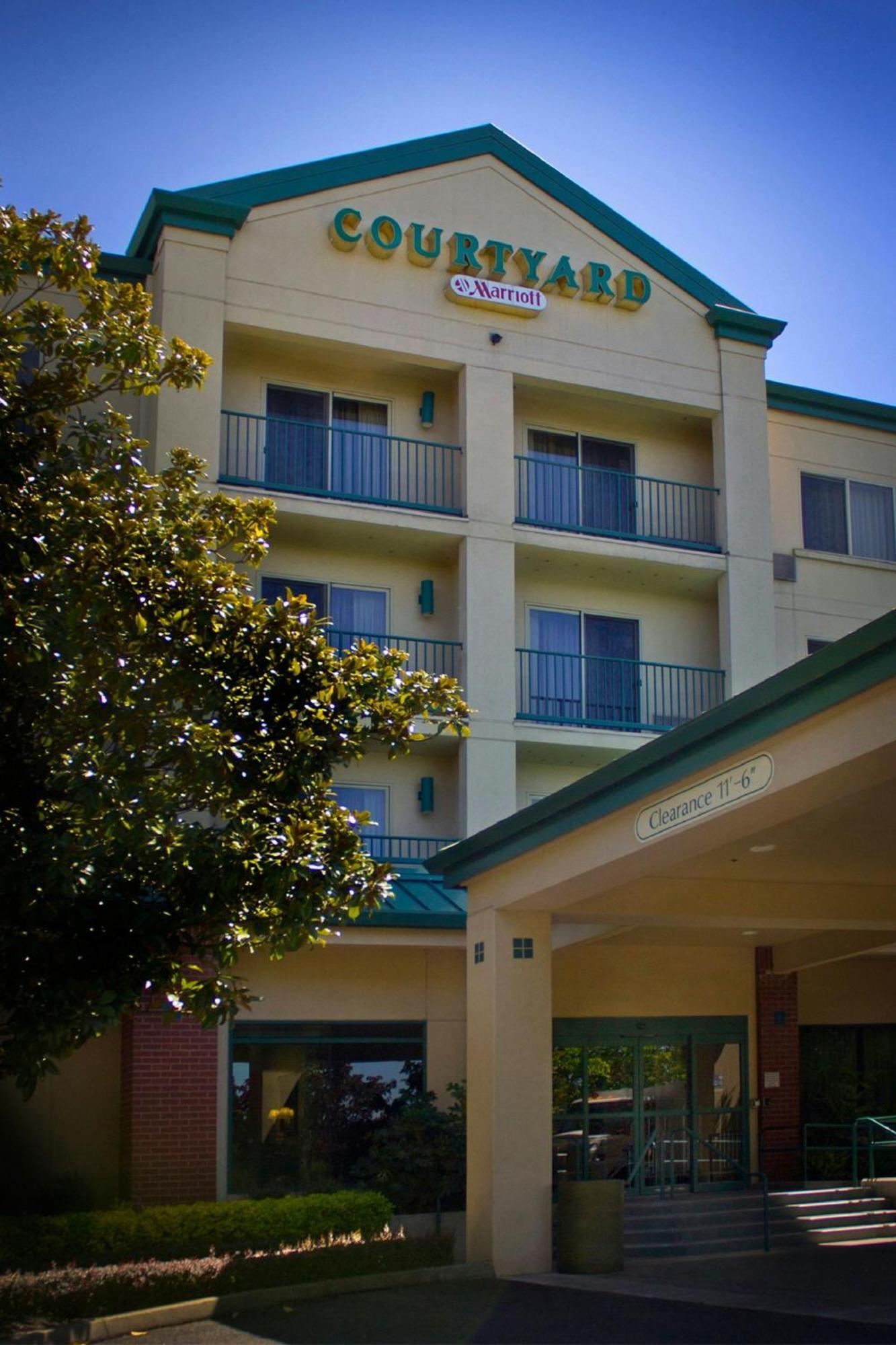 Courtyard By Marriott Portland Tigard Hotel Exterior photo